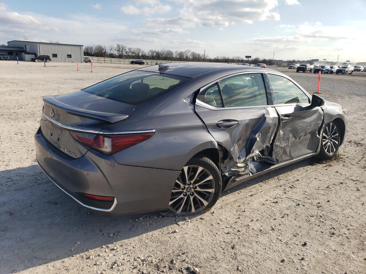 2019 Lexus ES - Image 3