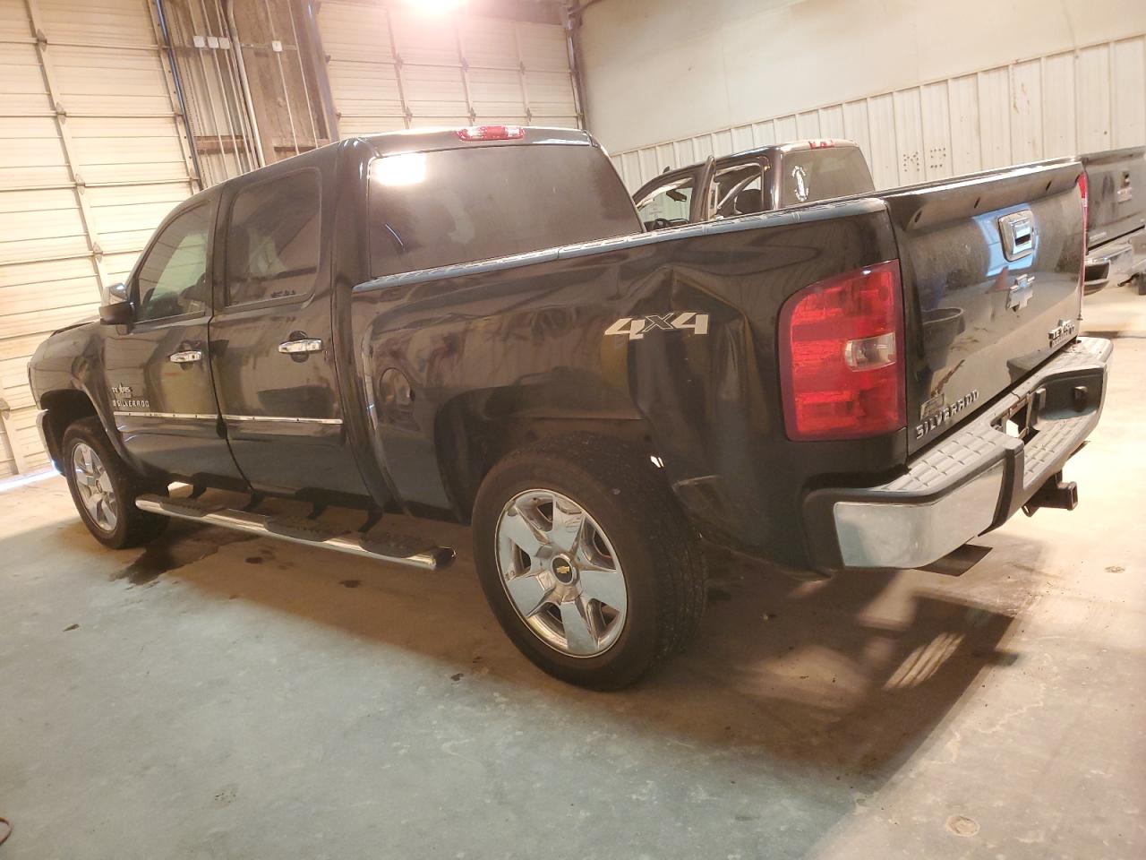 2009 Chevrolet Silverado - Image 2