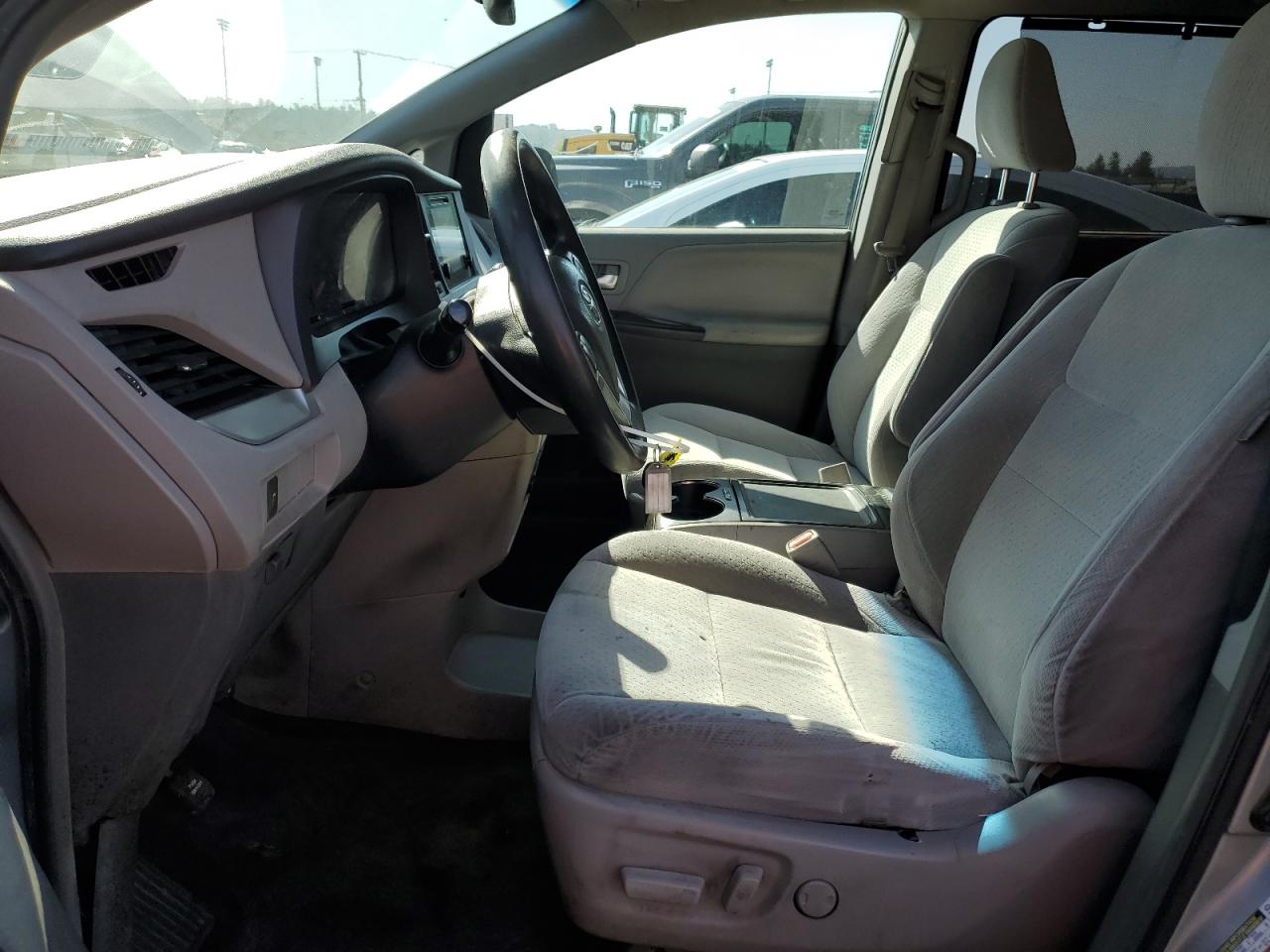2017 Toyota Sienna - Image 7