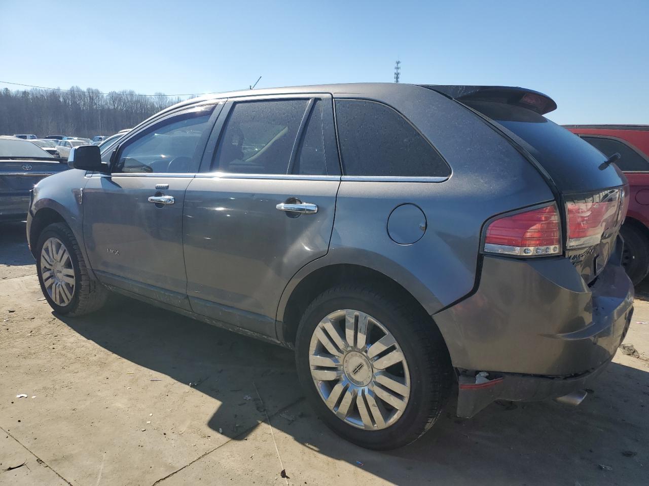 2010 Lincoln MKX - Image 2