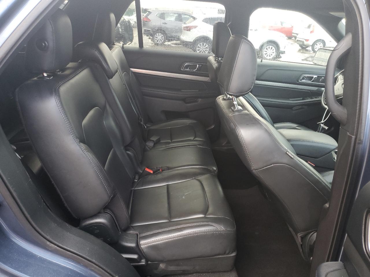 2019 Ford Explorer - Image 11