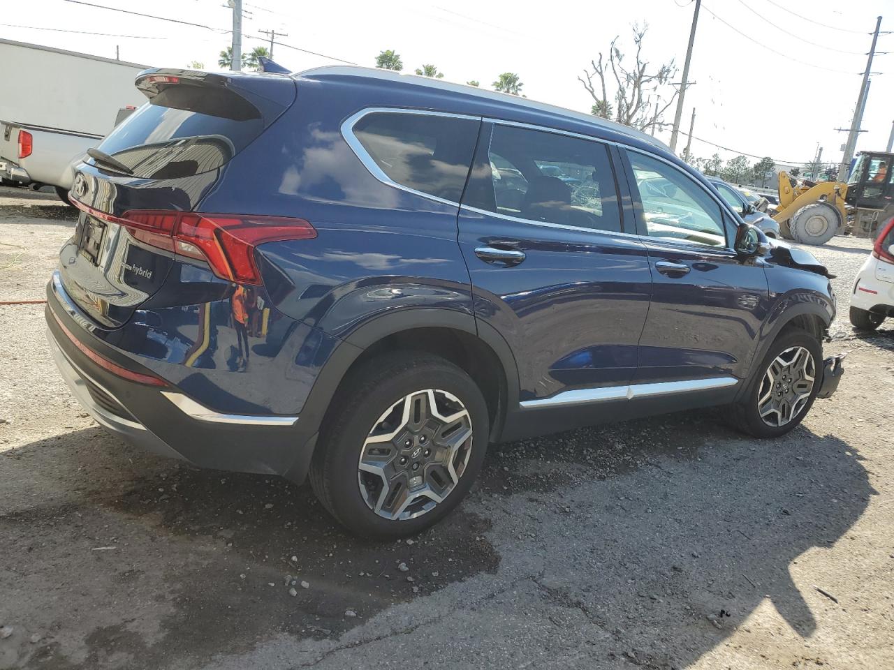 2023 Hyundai Santa Fe - Image 3