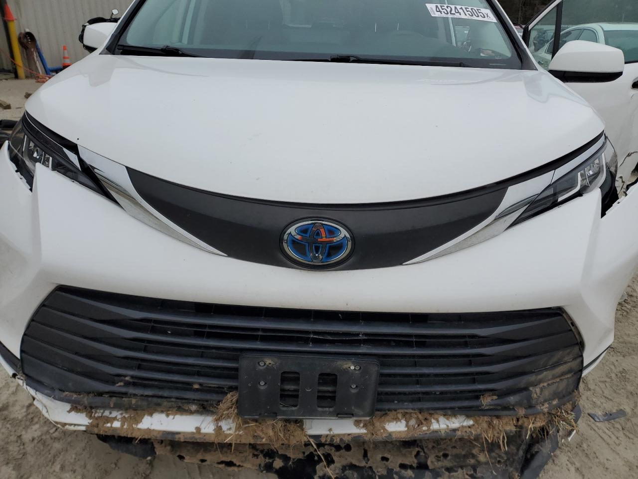 2021 Toyota Sienna - Image 12