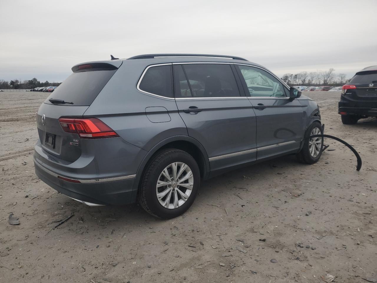 2018 Volkswagen Tiguan - Image 3