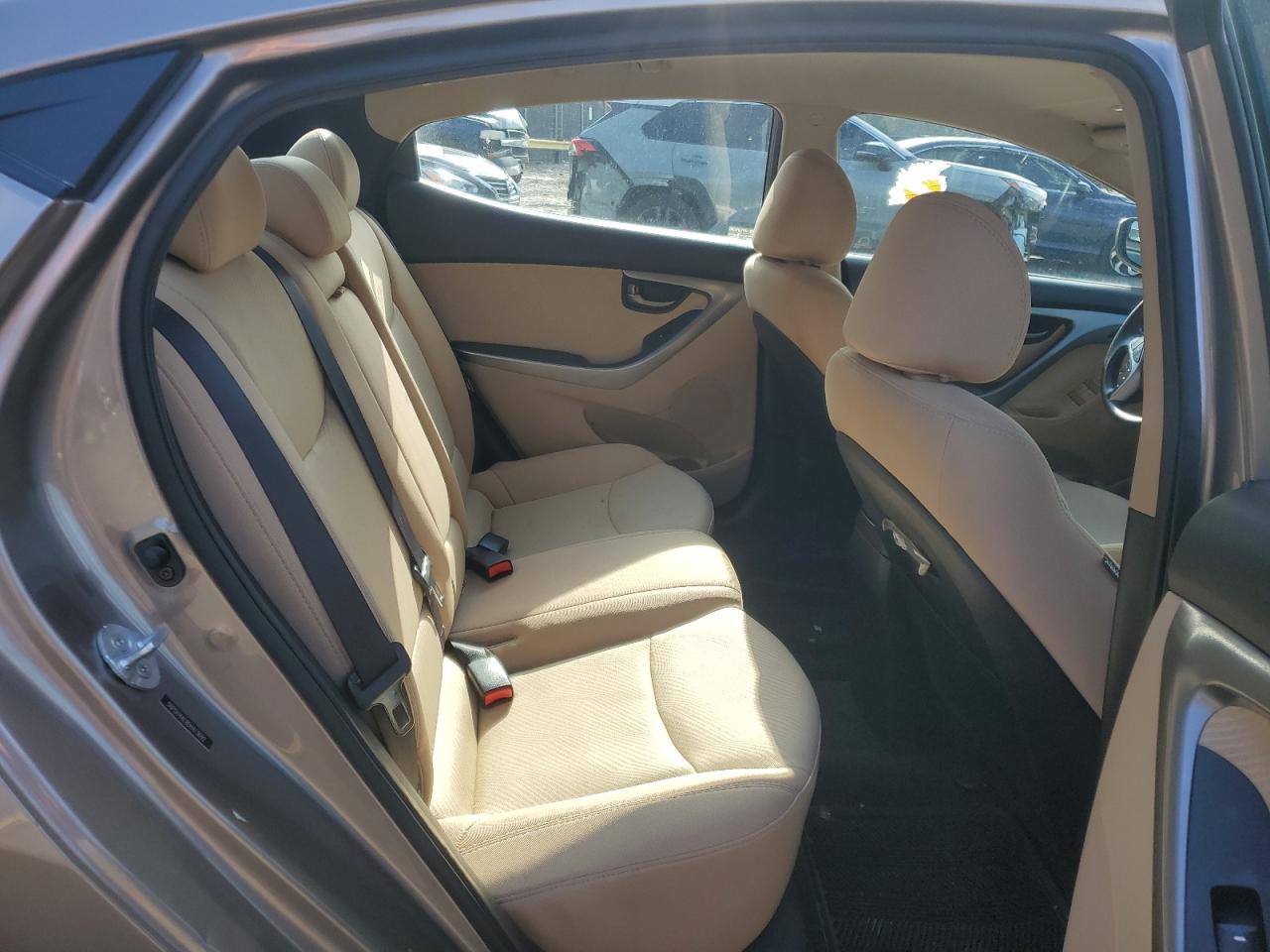 2013 Hyundai Elantra - Image 10