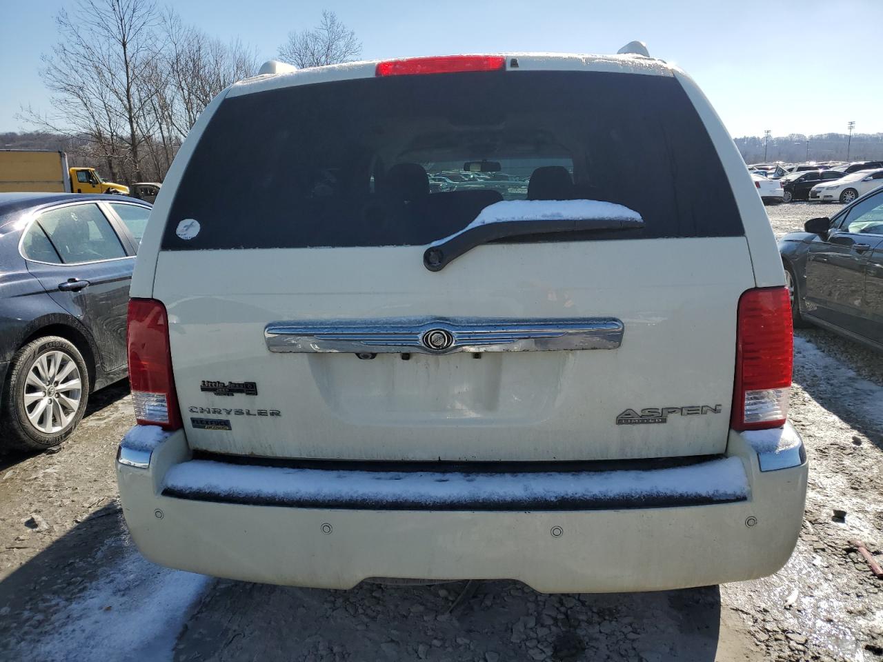 2009 Chrysler Aspen - Image 6