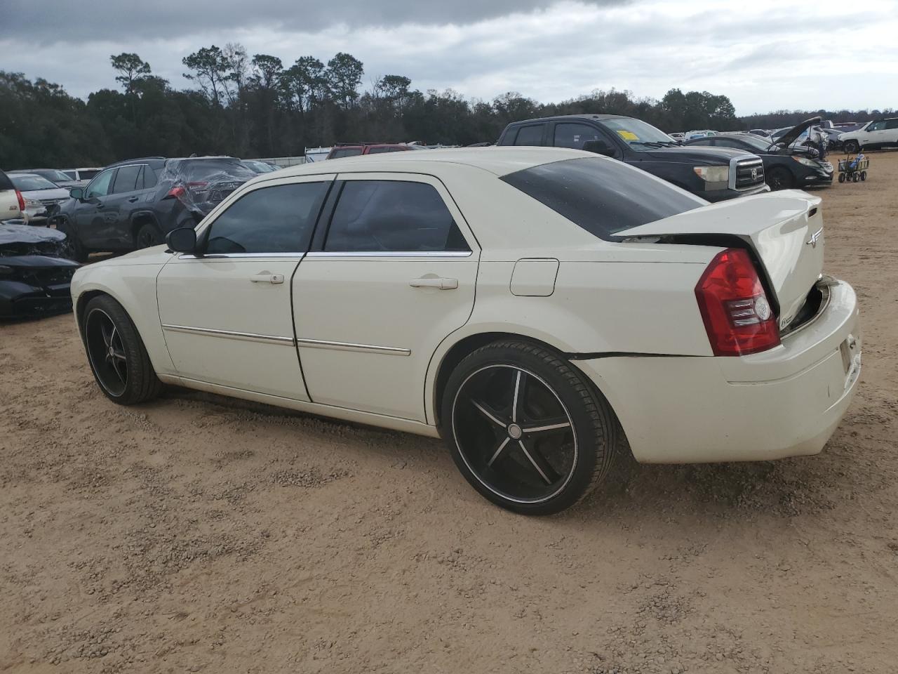 2009 Chrysler 300 - Image 2