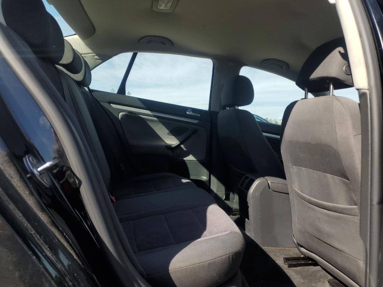 2006 Volkswagen Jetta - Image 10