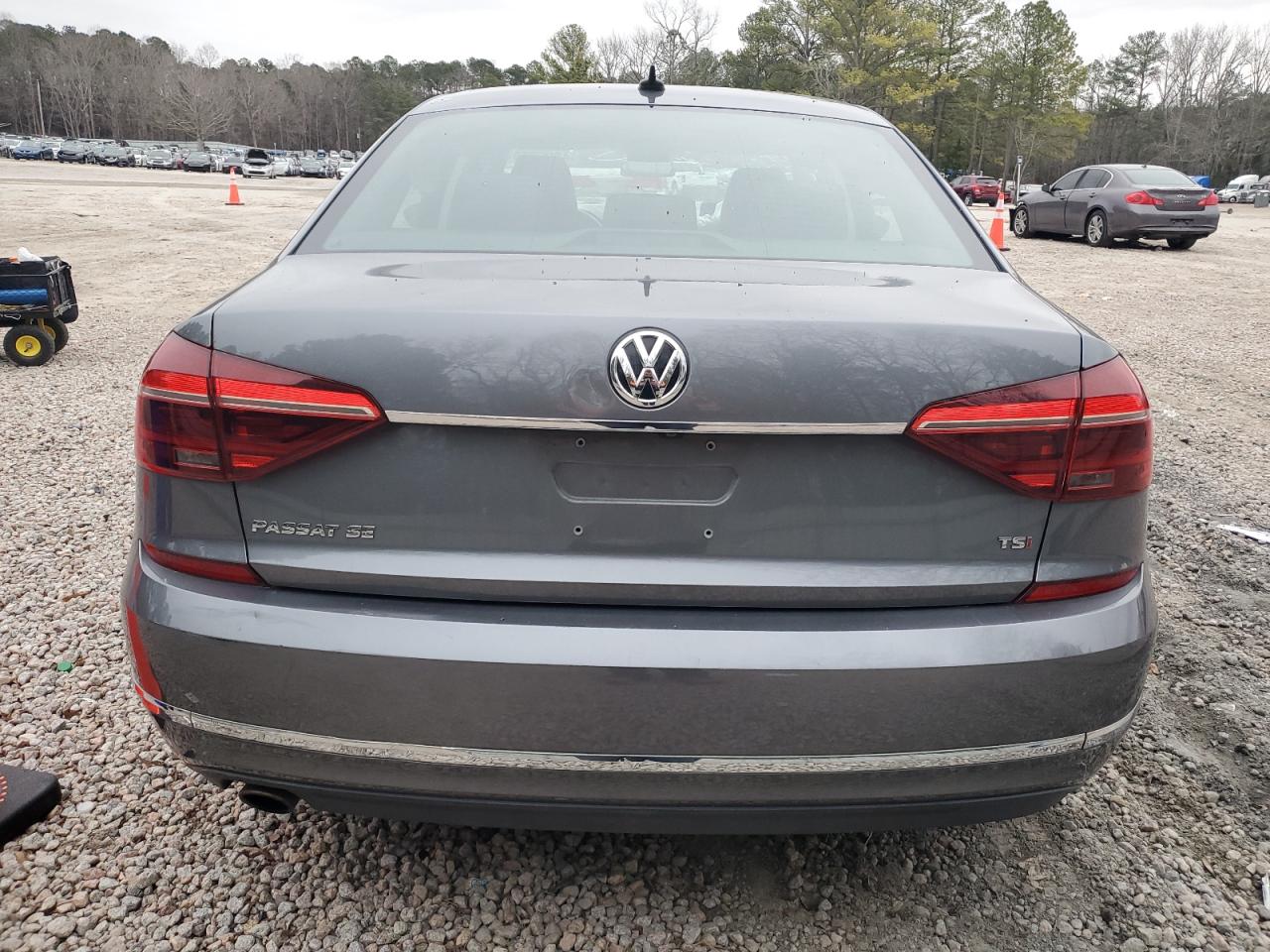 2017 Volkswagen Passat - Image 6