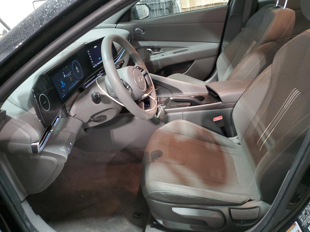 2024 Hyundai Elantra - Image 7