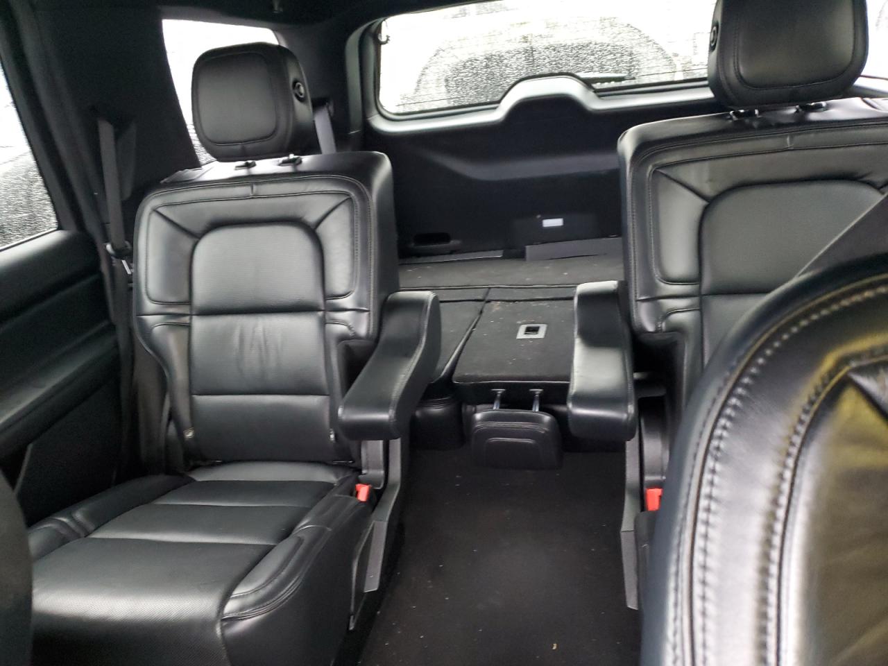 2019 Lincoln Navigator - Image 10