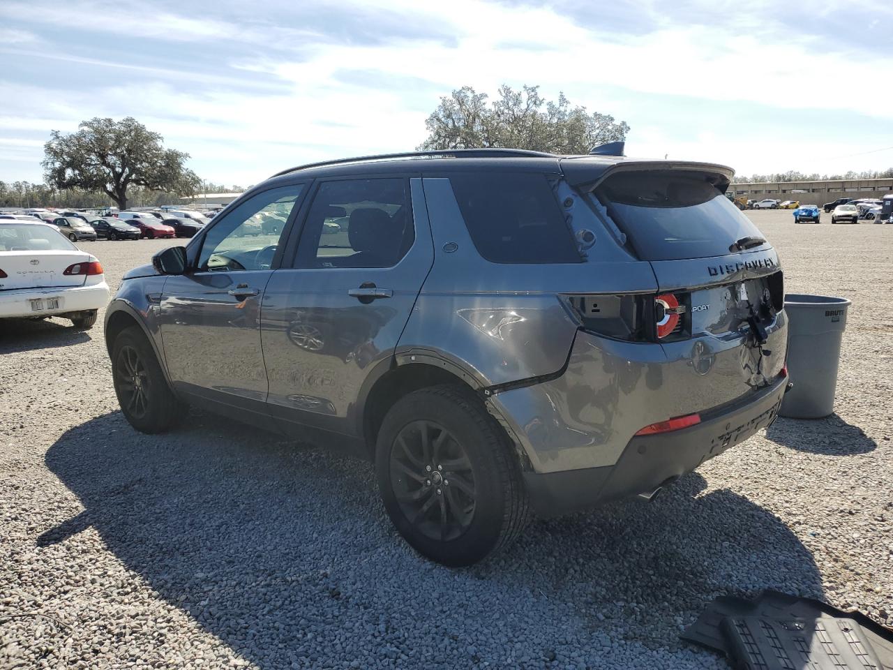 2018 Land Rover Discovery - Image 2