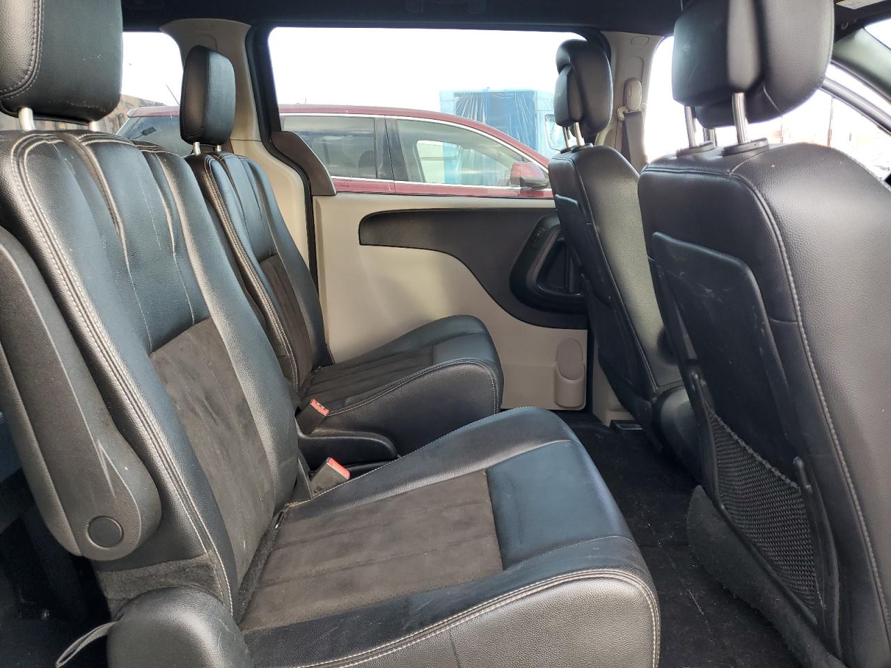 2020 Dodge Caravan - Image 11
