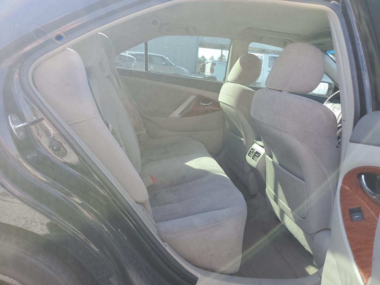 2010 Toyota Camry - Image 10