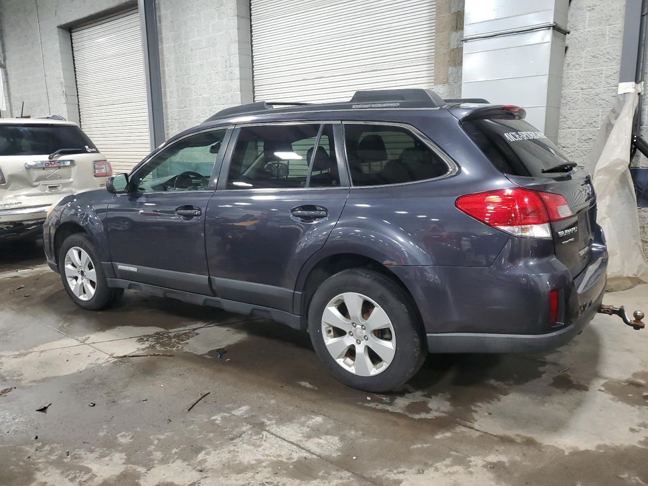 2010 Subaru Outback - Image 2