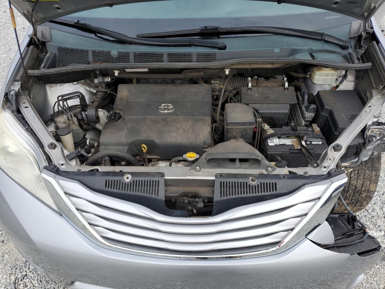 2015 Toyota Sienna - Image 12