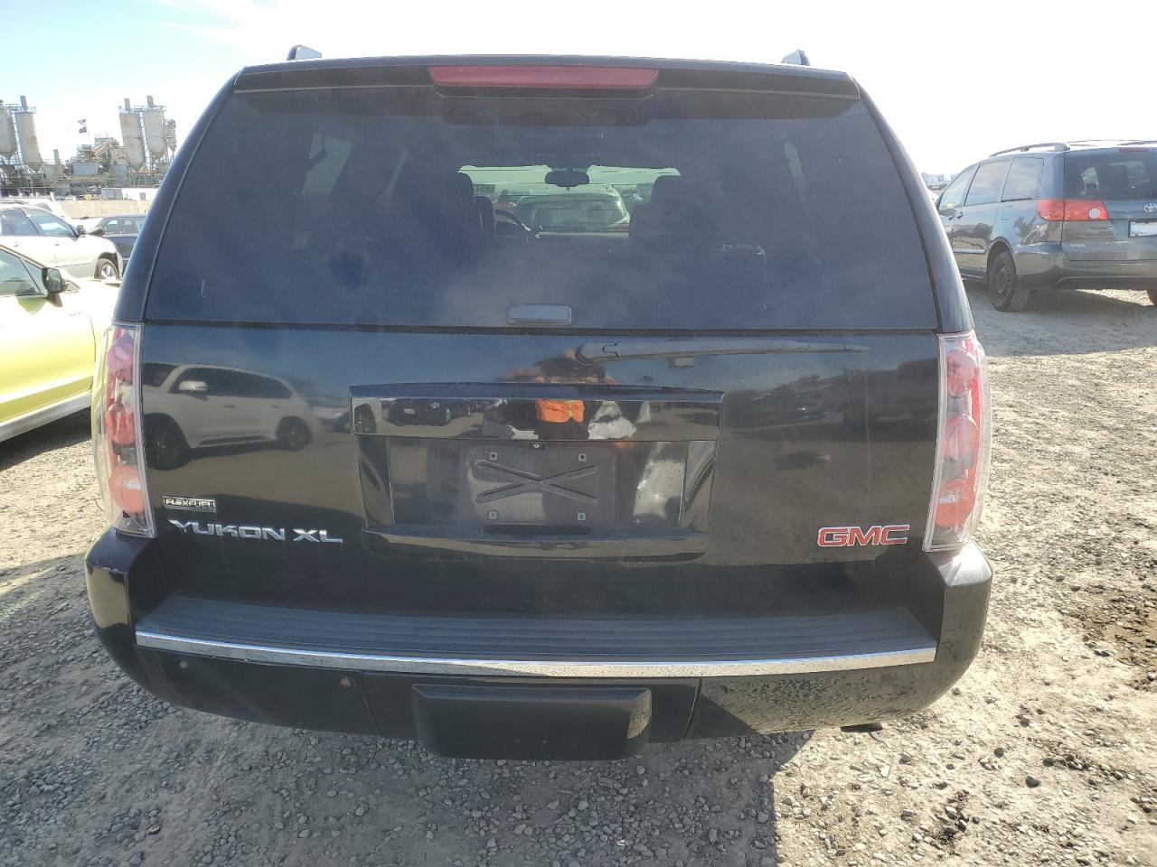 2011 GMC Yukon - Image 6