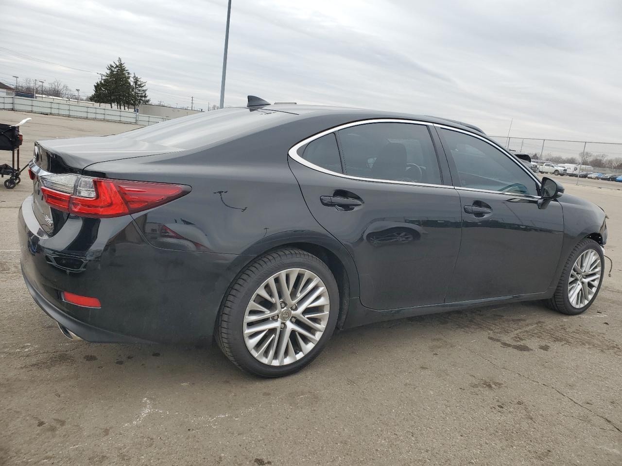 2016 Lexus ES - Image 3