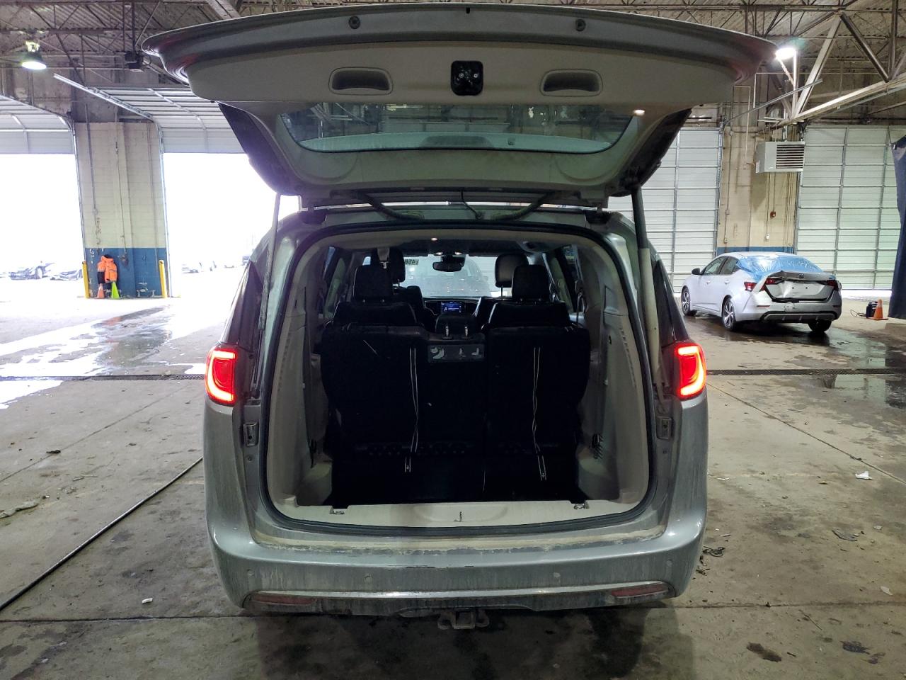 2017 Chrysler Pacifica - Image 6
