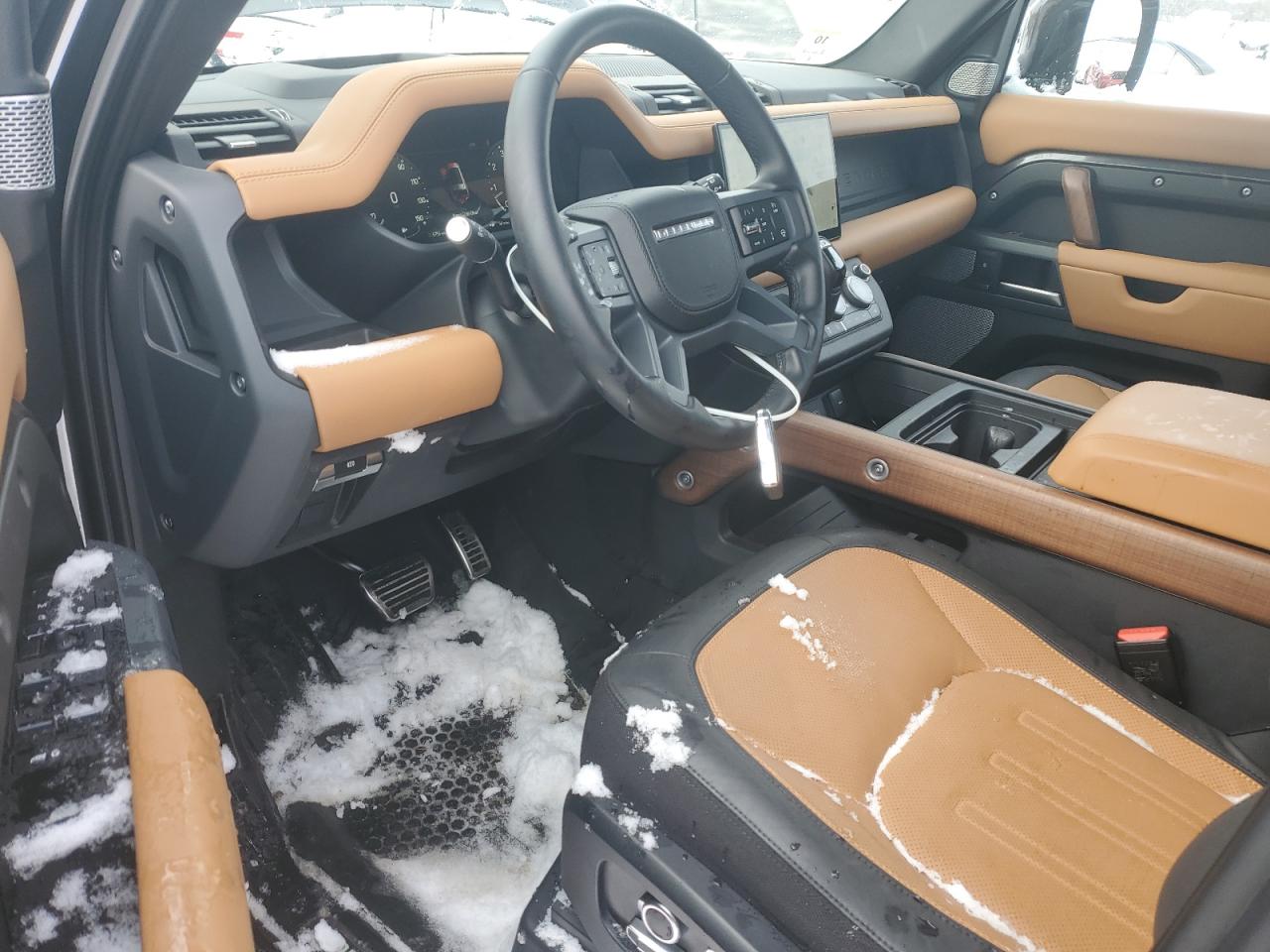 2024 Land Rover Defender - Image 8