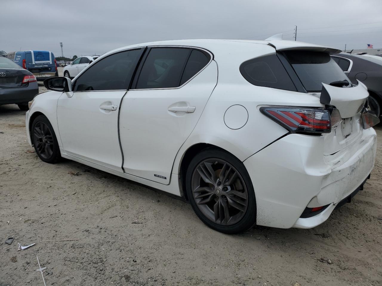 2015 Lexus CT - Image 2
