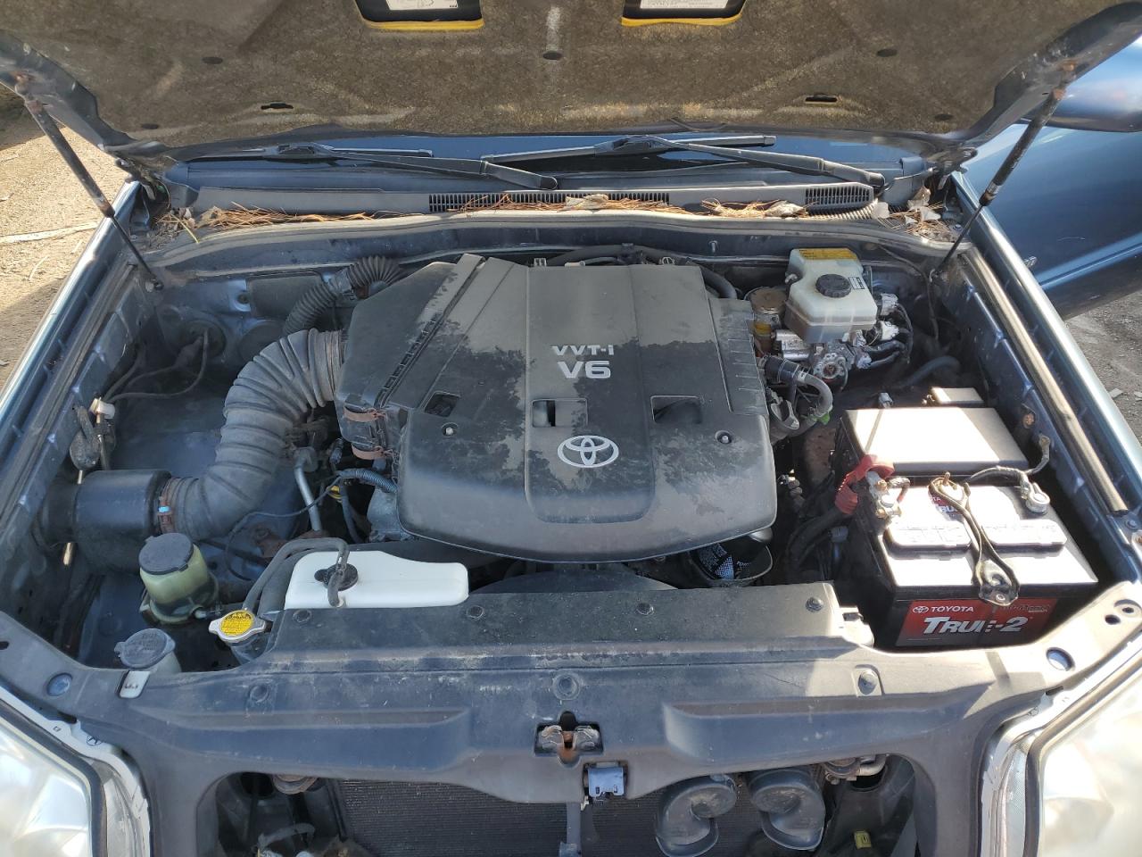 2004 Toyota 4Runner - Image 12