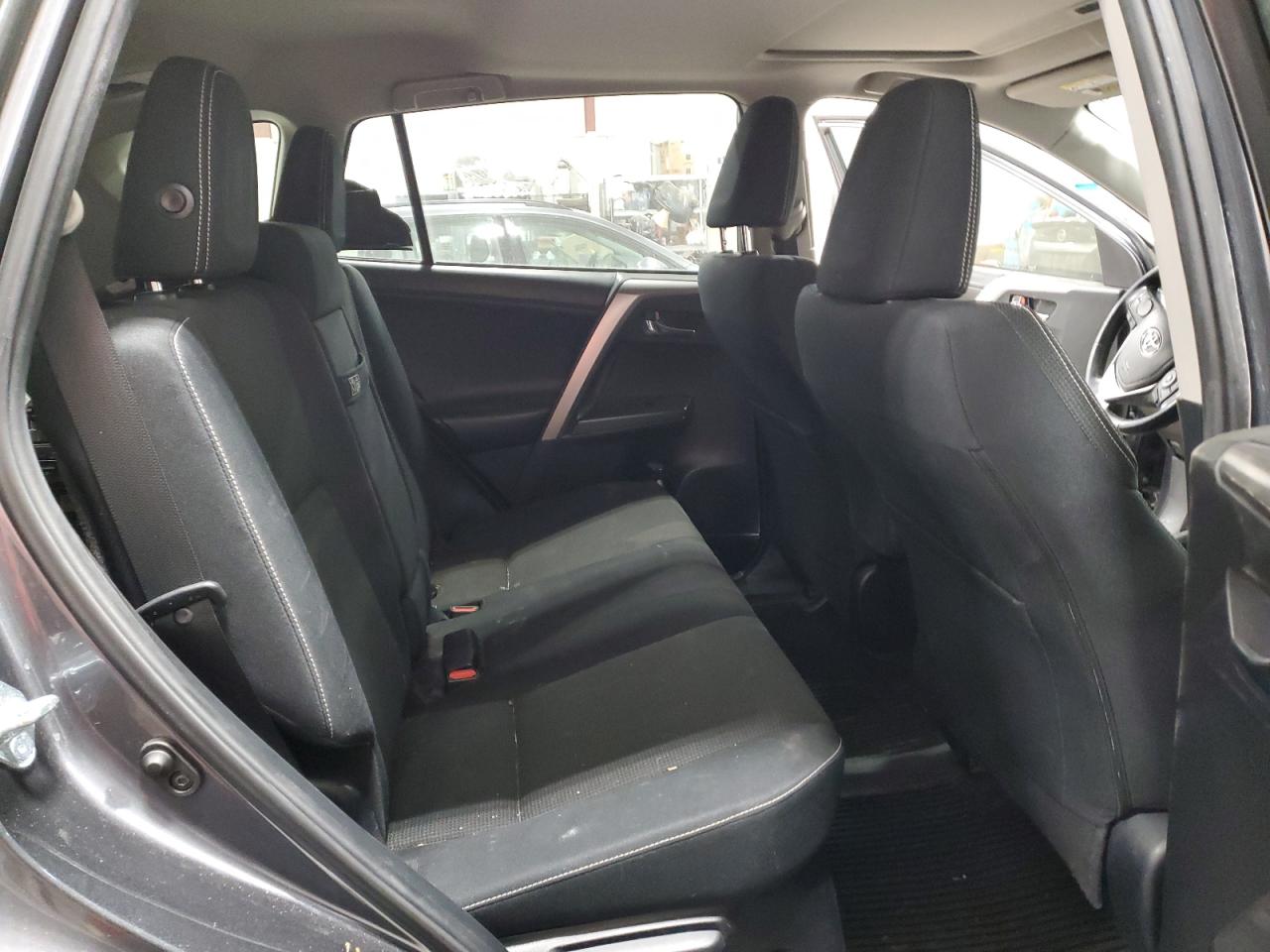 2017 Toyota RAV 4 - Image 10