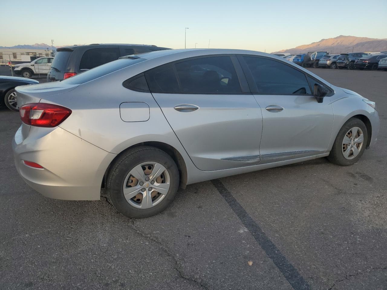 2018 Chevrolet Cruze - Image 3