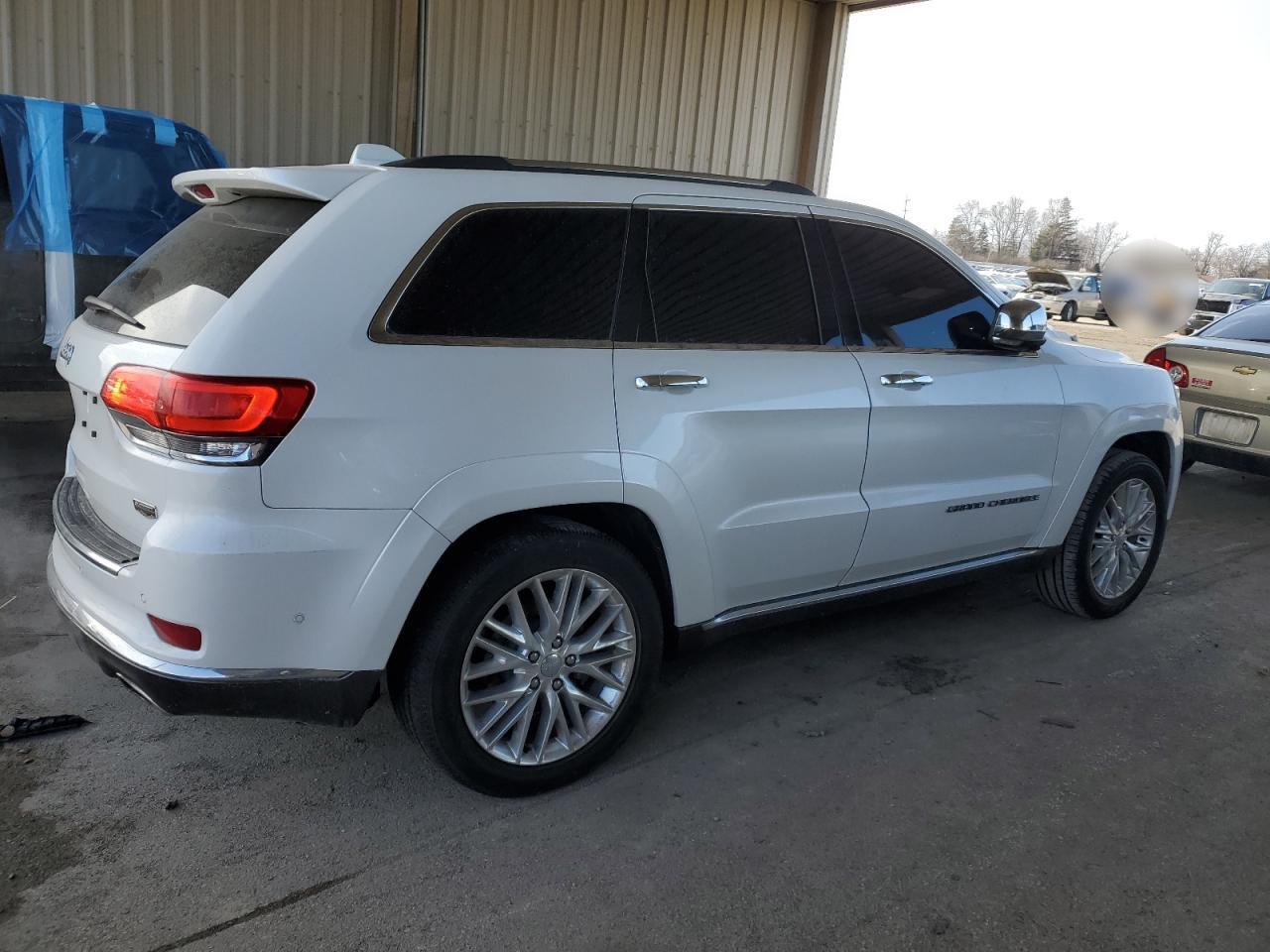 2017 Jeep Grand Cherokee - Image 3
