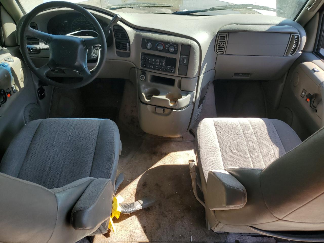 2001 Chevrolet Astro - Image 8