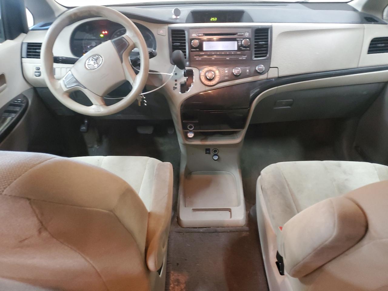 2013 Toyota Sienna - Image 8