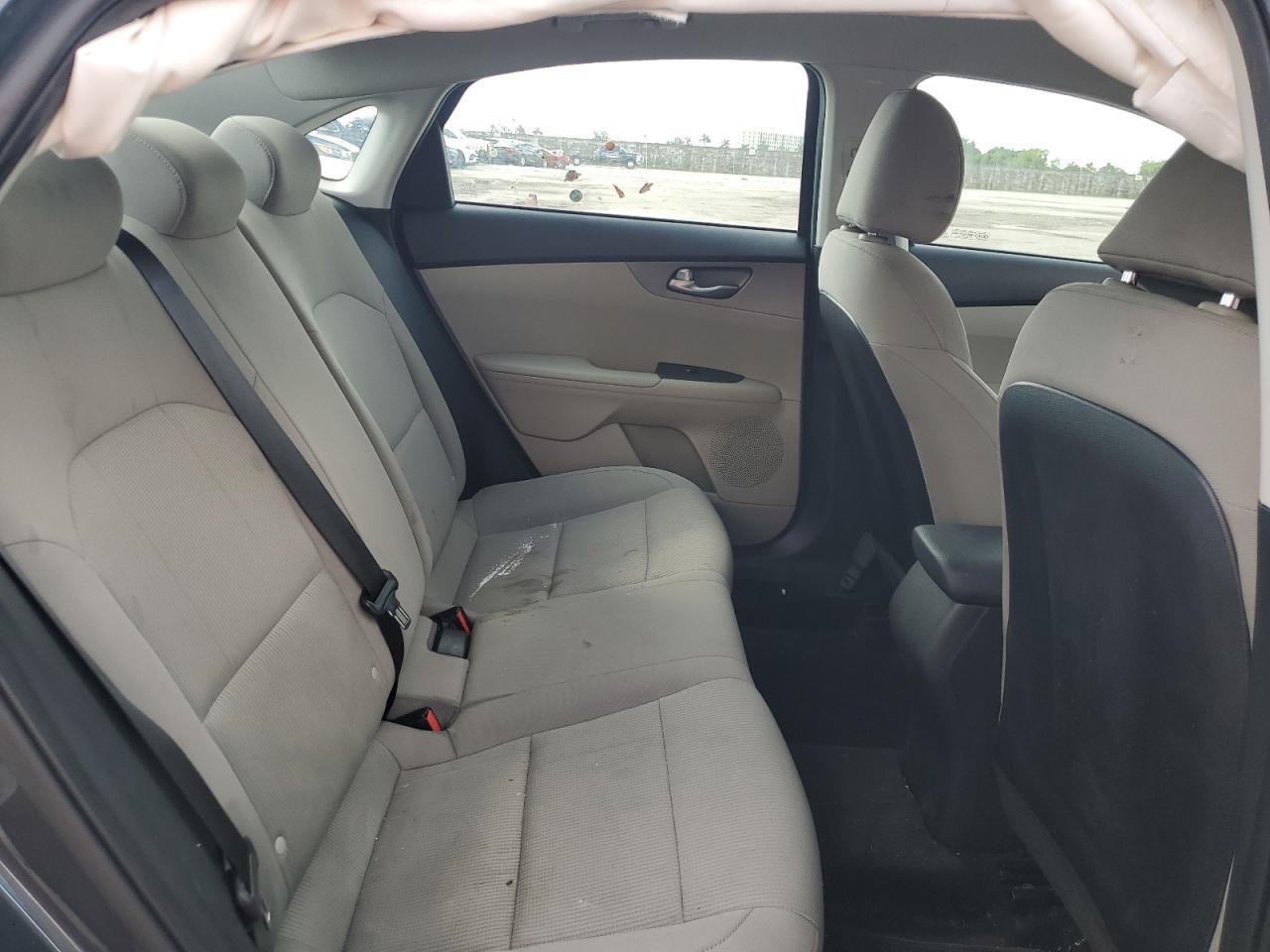 2021 Kia Forte Fe VIN: 3KPF24AD8ME373460 Lot: 45184105