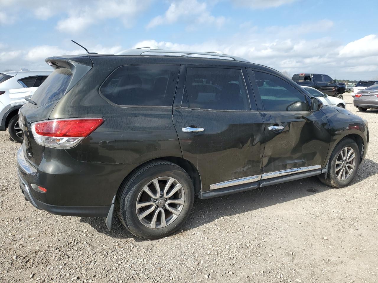 2015 Nissan Pathfinder - Image 3