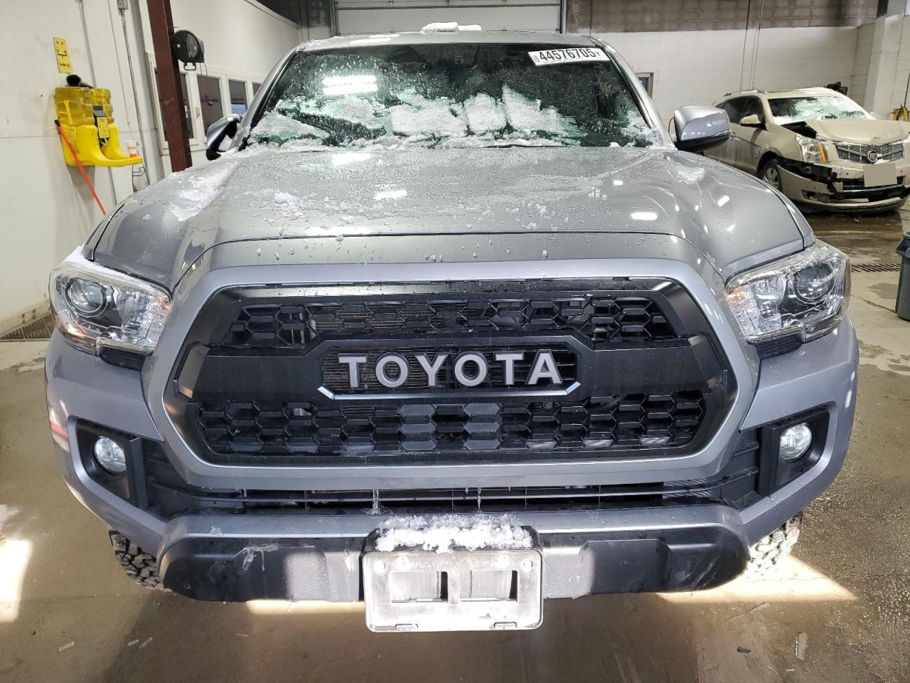 2017 Toyota Tacoma - Image 5