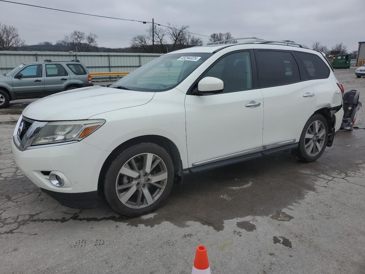 2014 Nissan Pathfinder - Image 1