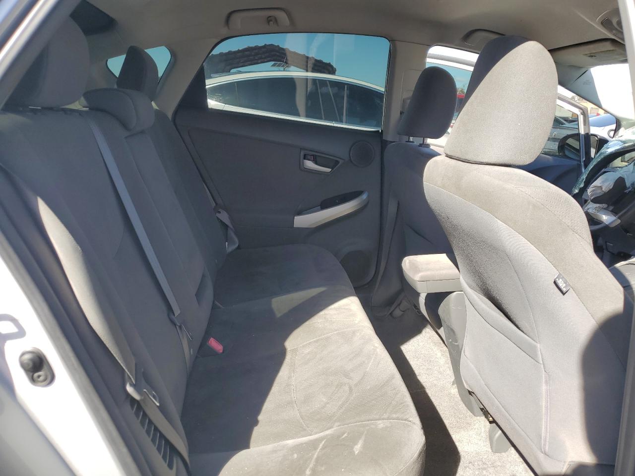 2011 Toyota Prius - Image 10