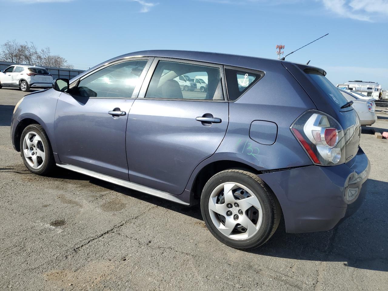 2010 Pontiac Vibe - Image 2