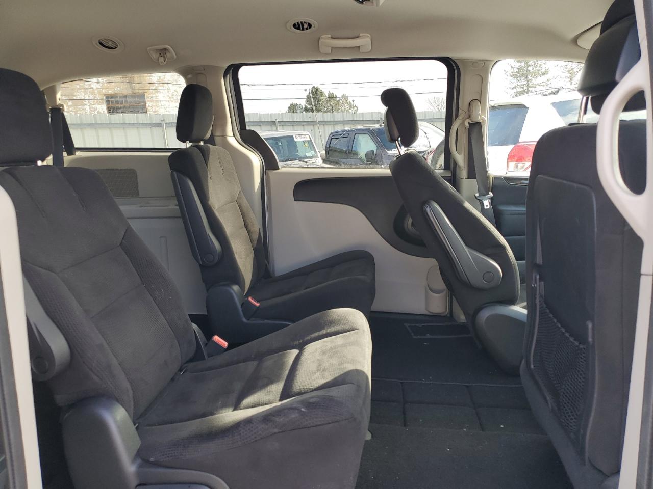 2015 Dodge Caravan - Image 11
