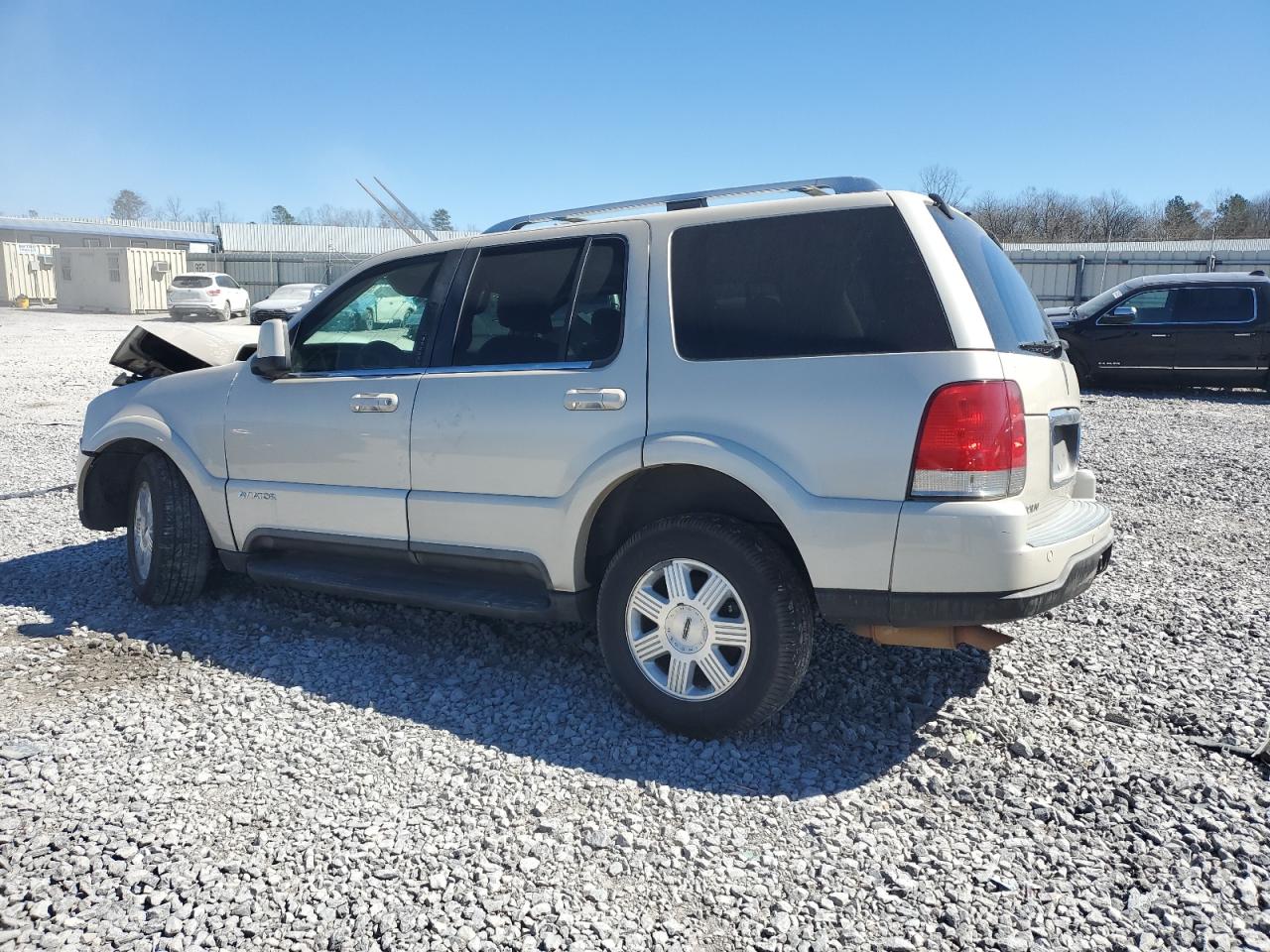 2005 Lincoln Aviator - Image 2