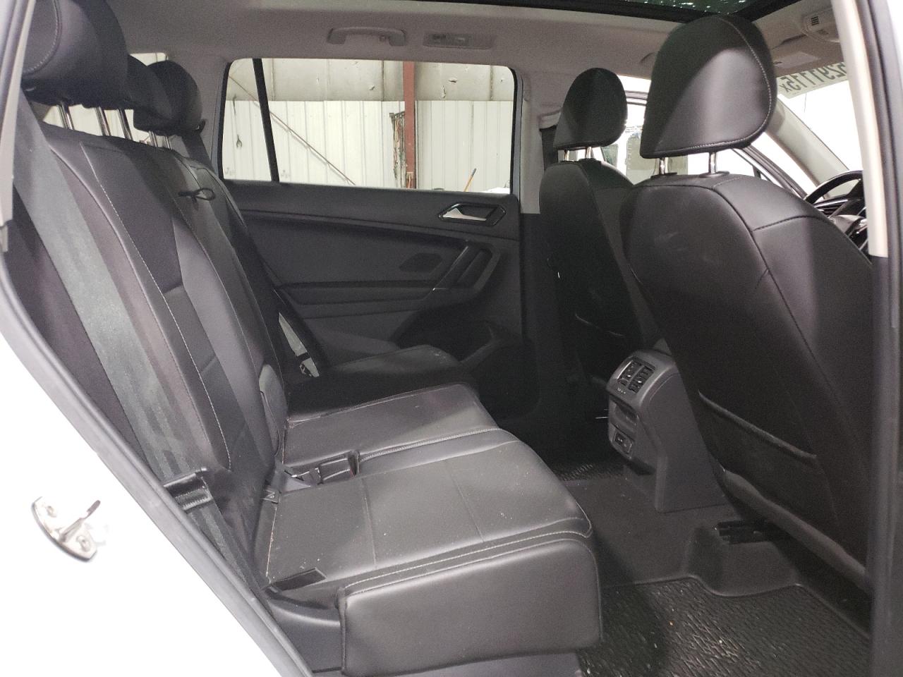 2018 Volkswagen Tiguan - Image 11