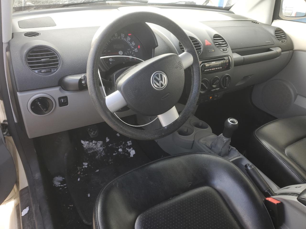 2004 Volkswagen Beetle - Image 8