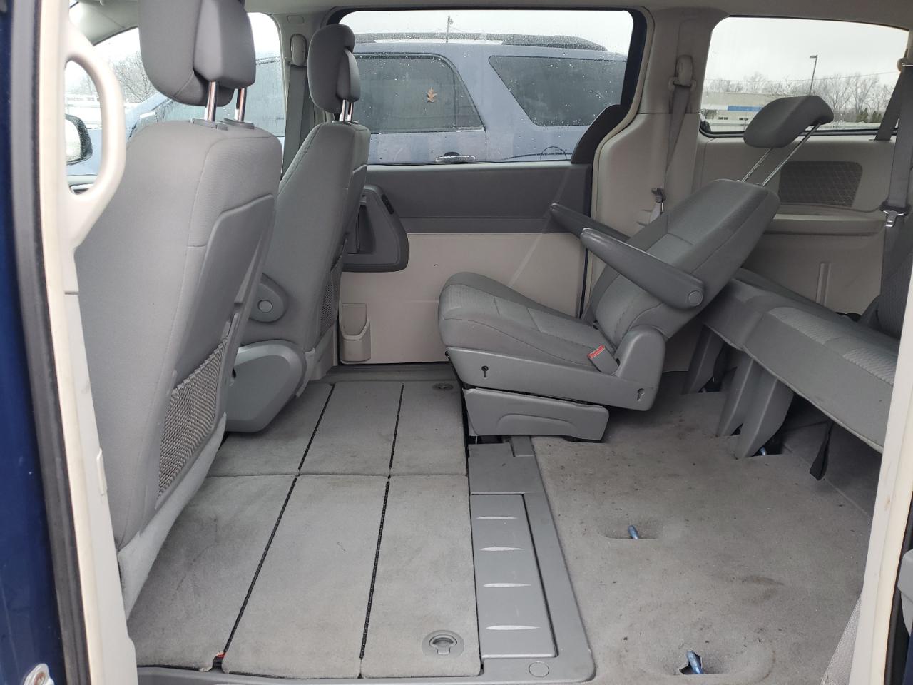 2010 Dodge Caravan - Image 11