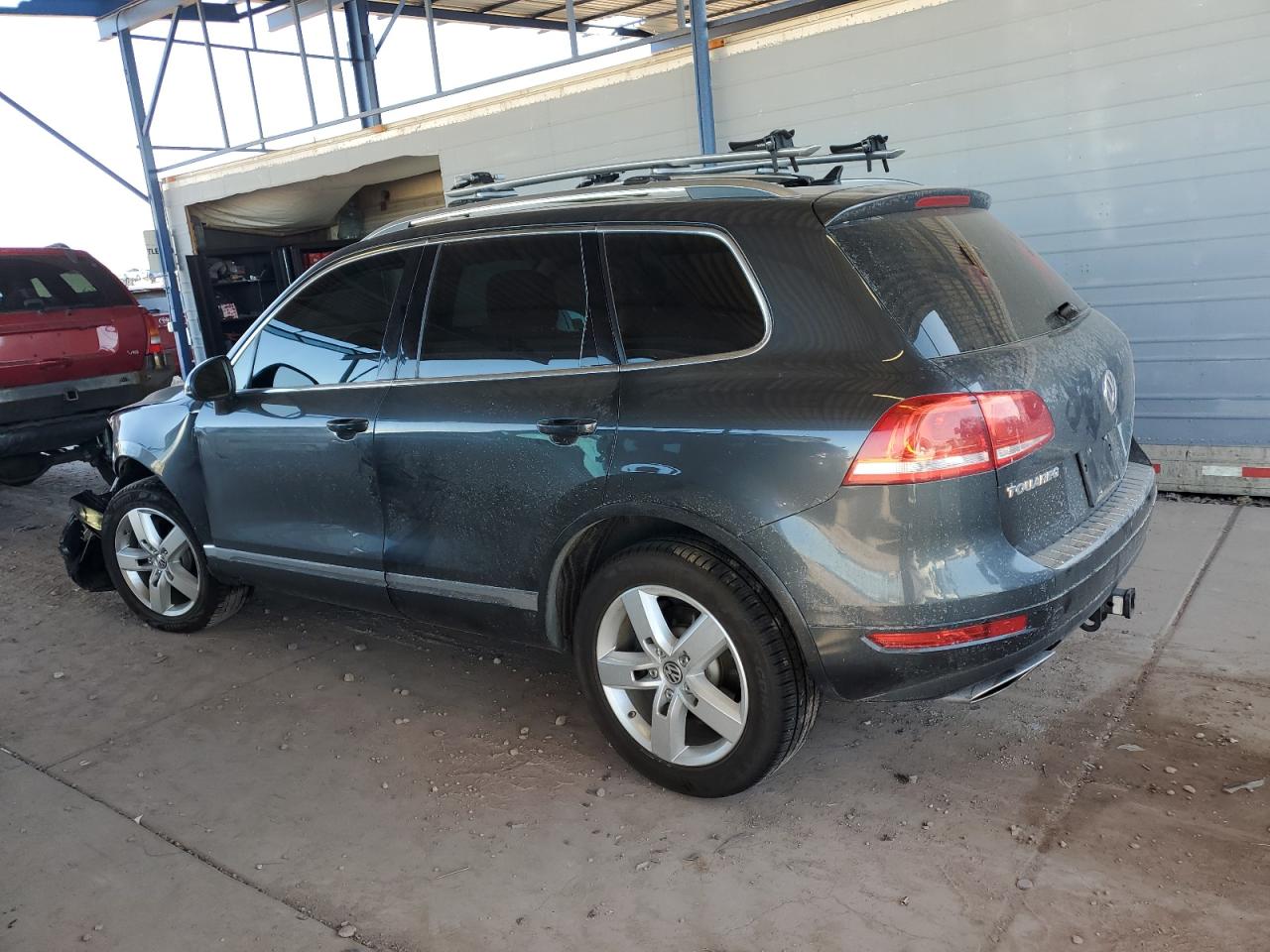 2014 Volkswagen Touareg - Image 2