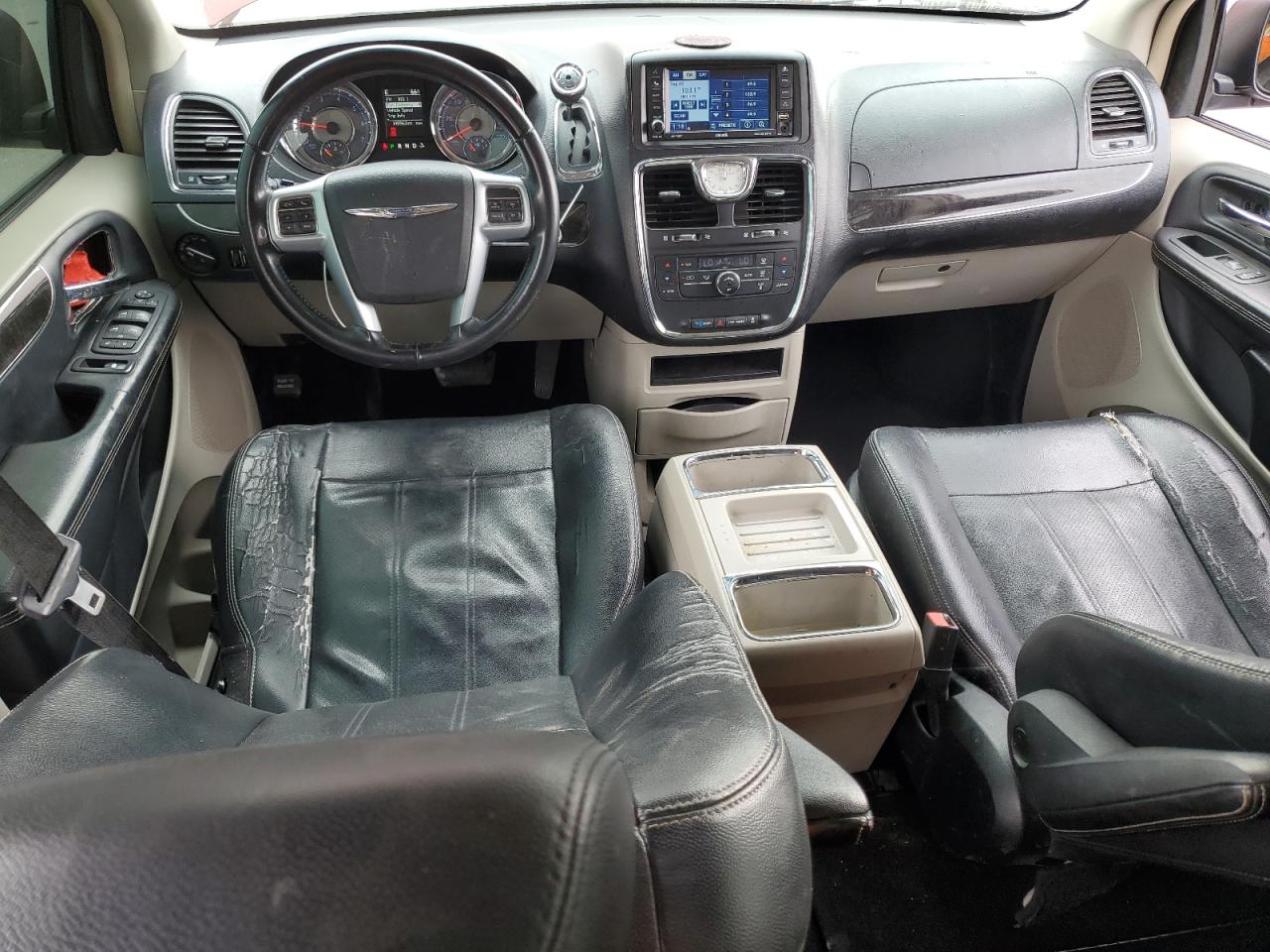 2012 Chrysler Town & Country - Image 8