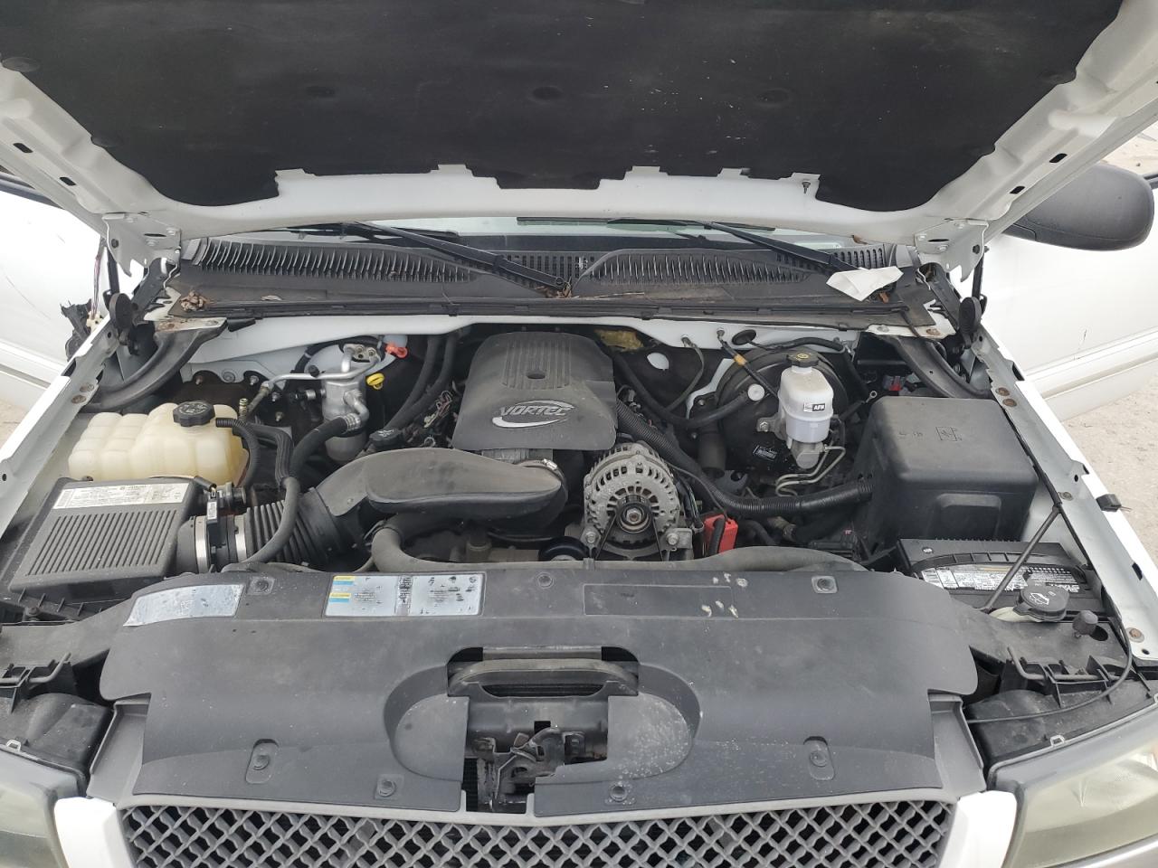 2005 Chevrolet Silverado - Image 11