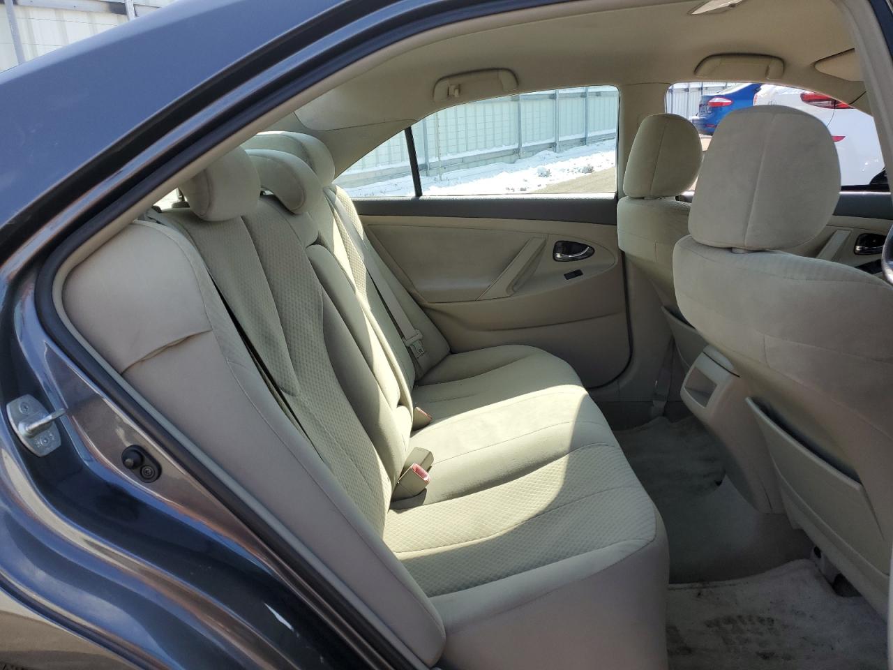 2009 Toyota Camry - Image 10