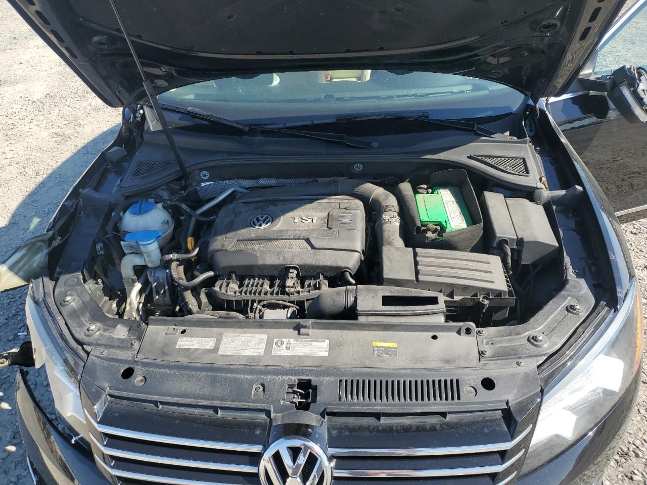 2015 Volkswagen Passat - Image 11