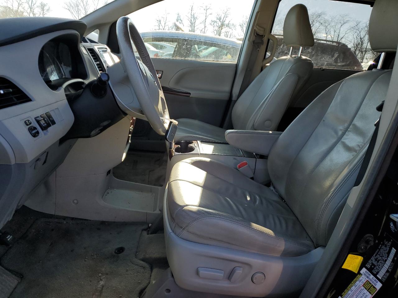 2013 Toyota Sienna - Image 7