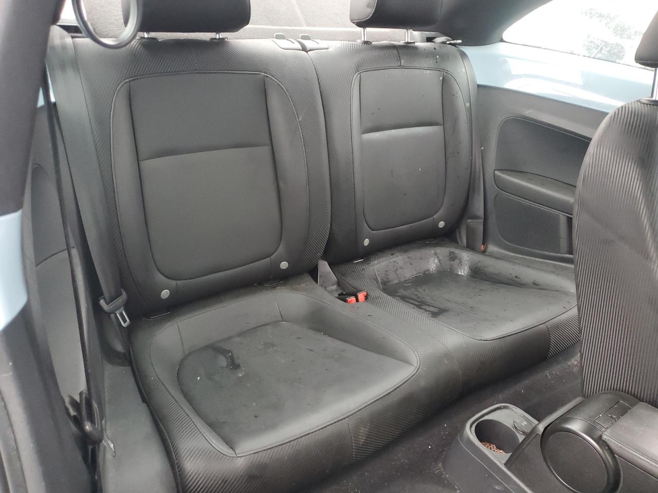 2012 Volkswagen Beetle - Image 10