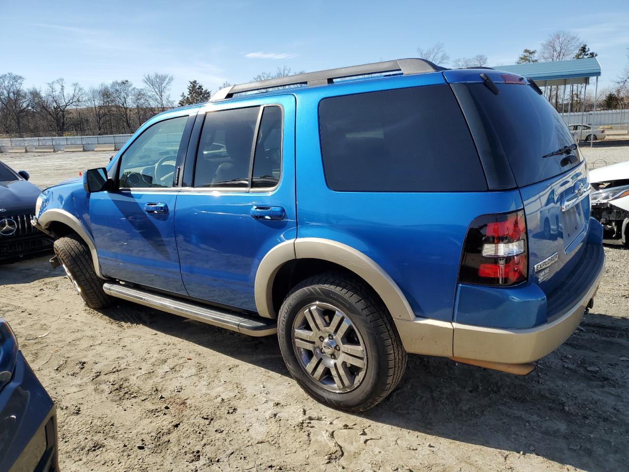2010 Ford Explorer - Image 2